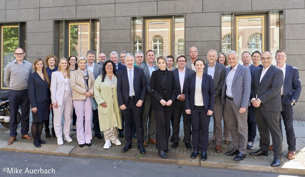 Zweiter Intensivpflegegipfel von DIVI und DGF bringt Politik und Klinikteams an einen Tisch