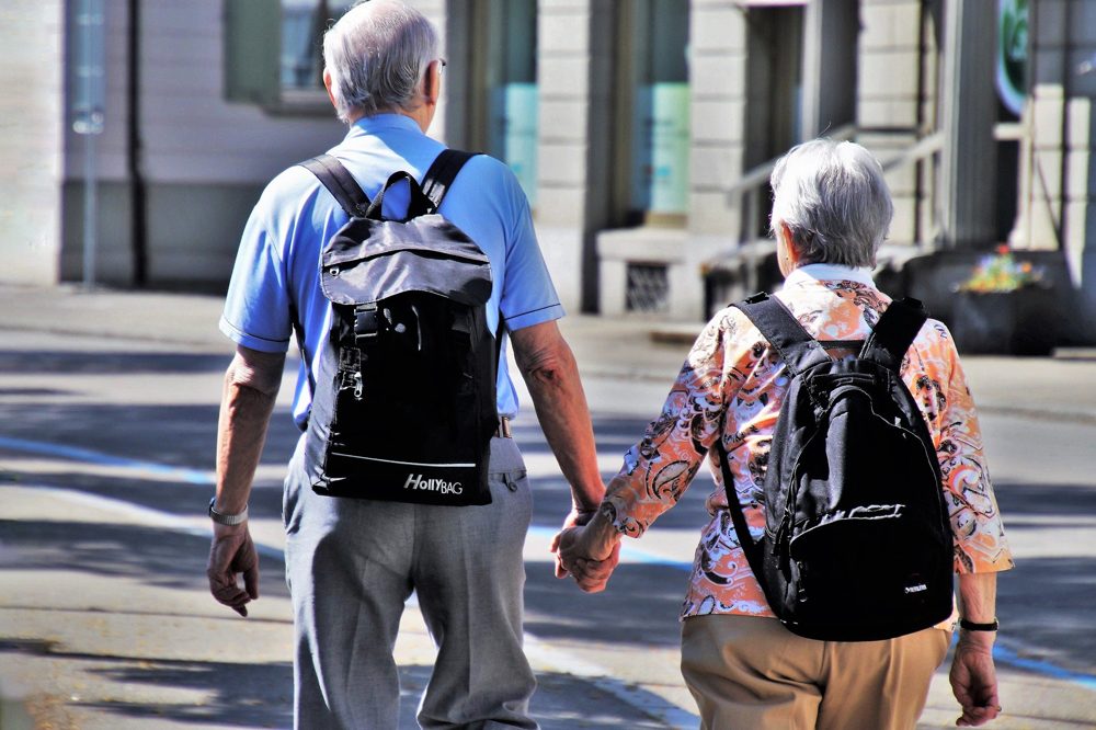 Ältere Menschen und Corona: Bundeszentrale für gesundheitliche Aufklärung gibt Tipps für den Alltag zu Hause