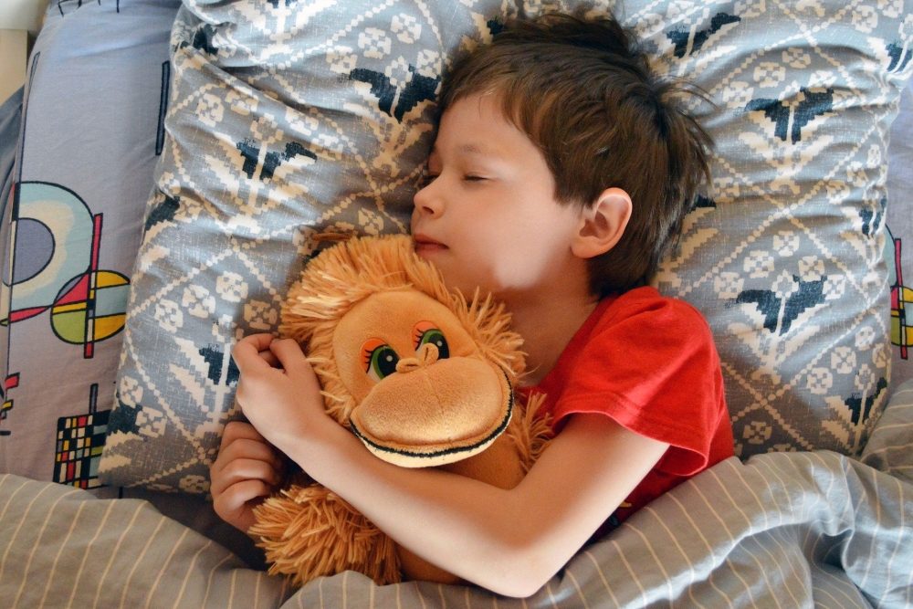 Nächtliche Atemaussetzer und Schnarchen können auch bei Kindern Risiko für Bluthochdruck erhöhen